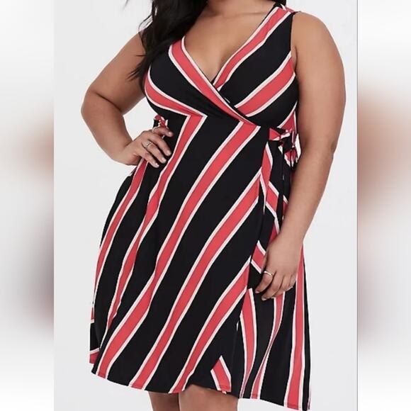 TORRID striped faux wrap tie waist dress plus size 4 4X - Picture 1 of 7